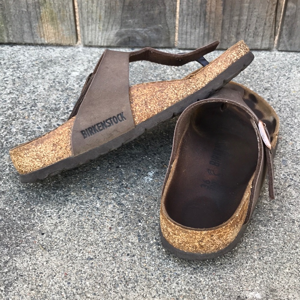 Birkenstock’s Gizeh Sandals